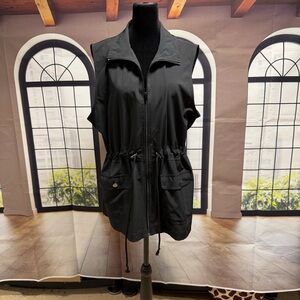 Lee Women's Black Sleeveless Vest